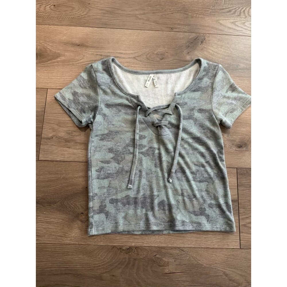 Women’s Mudd T-Shirt W/ Ties At Top in Camo Size Extra Small/XS